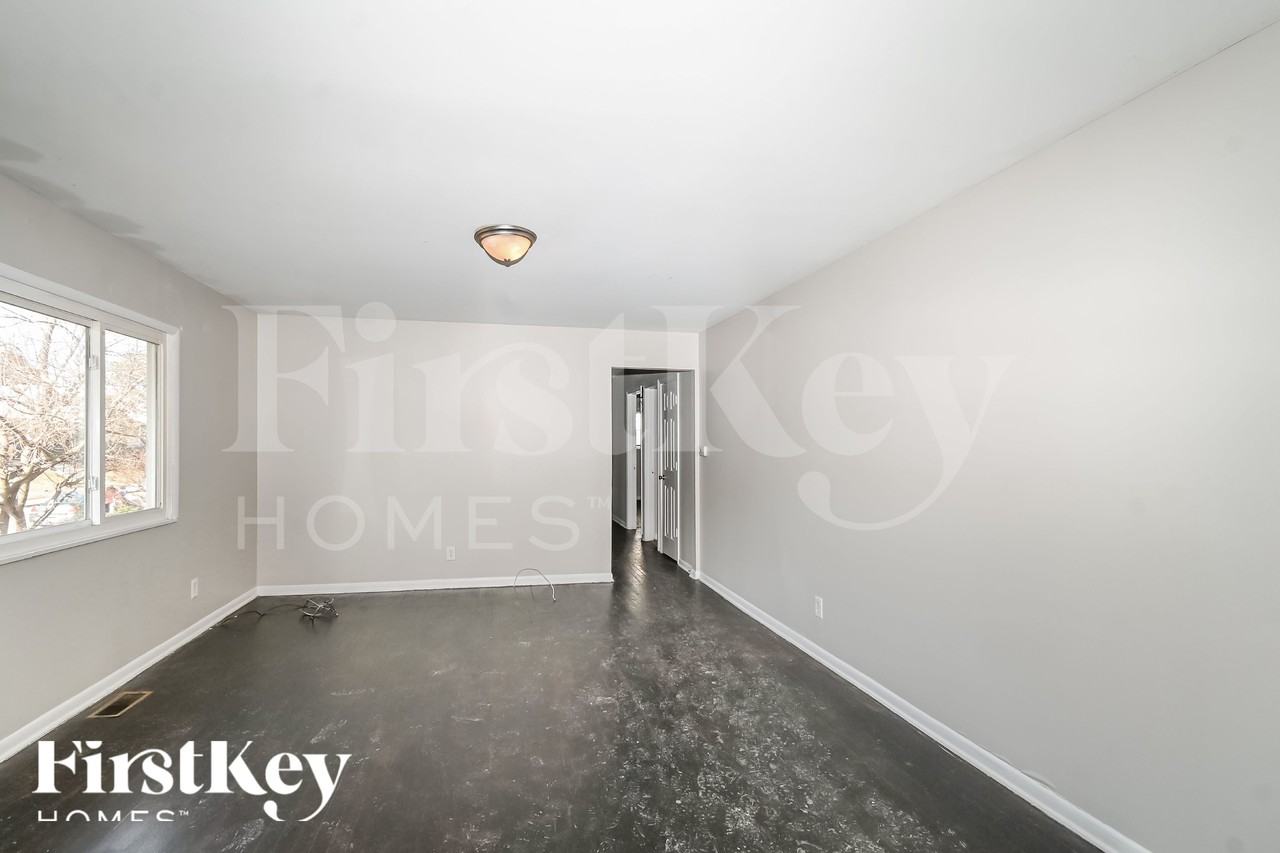 2531 Boulevard Pl - Photo 3 of 18