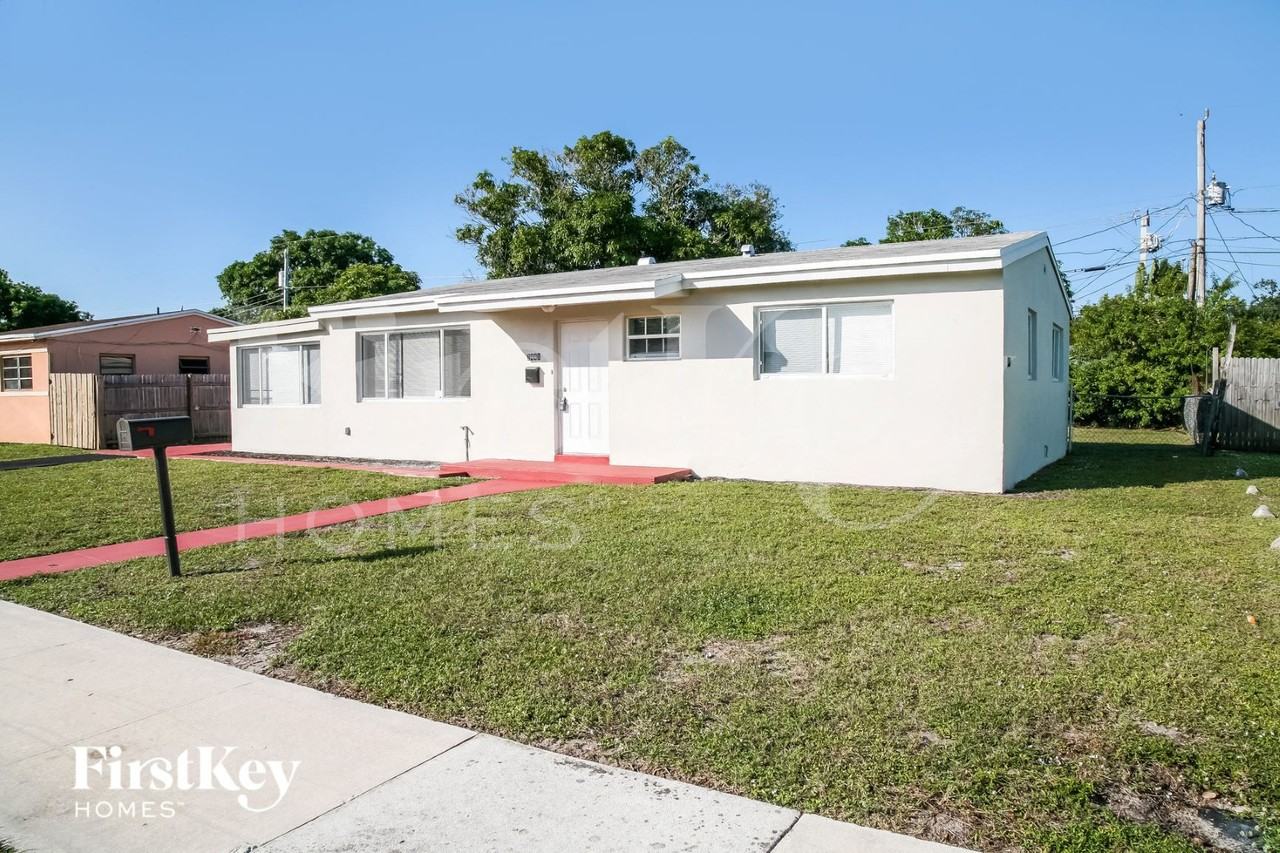 2441 Nw 182nd Ter - Photo 3 of 14