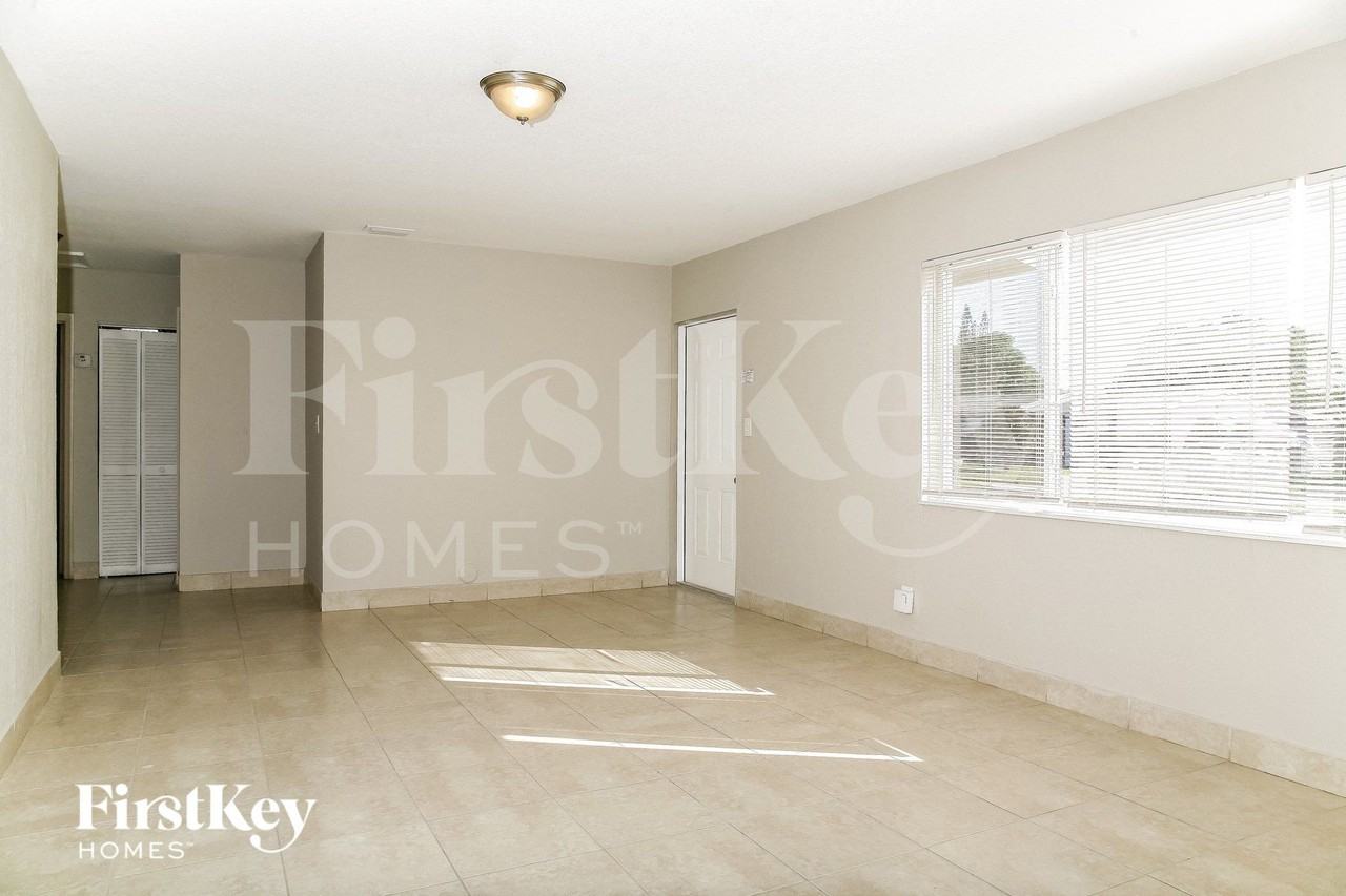 2441 Nw 182nd Ter - Photo 4 of 14