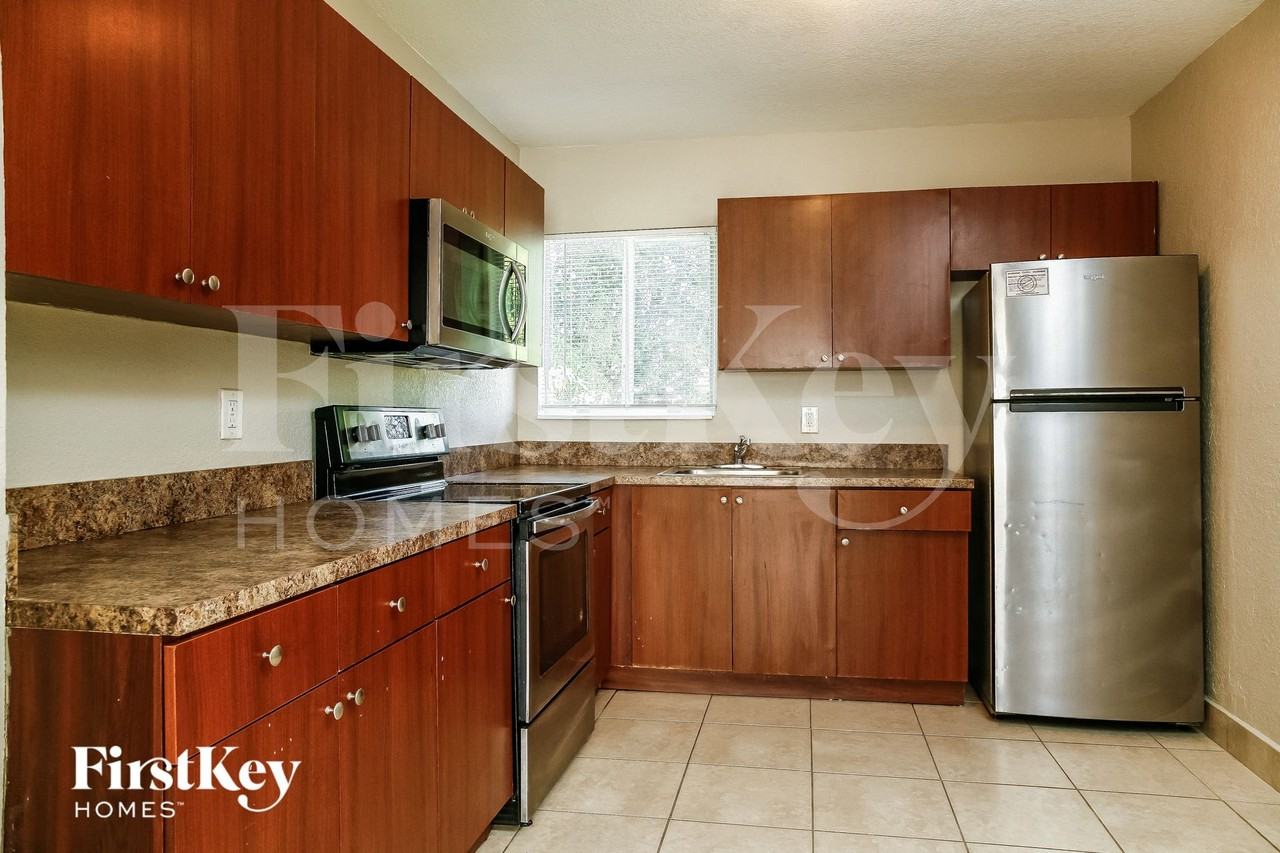 2441 Nw 182nd Ter - Photo 7 of 14