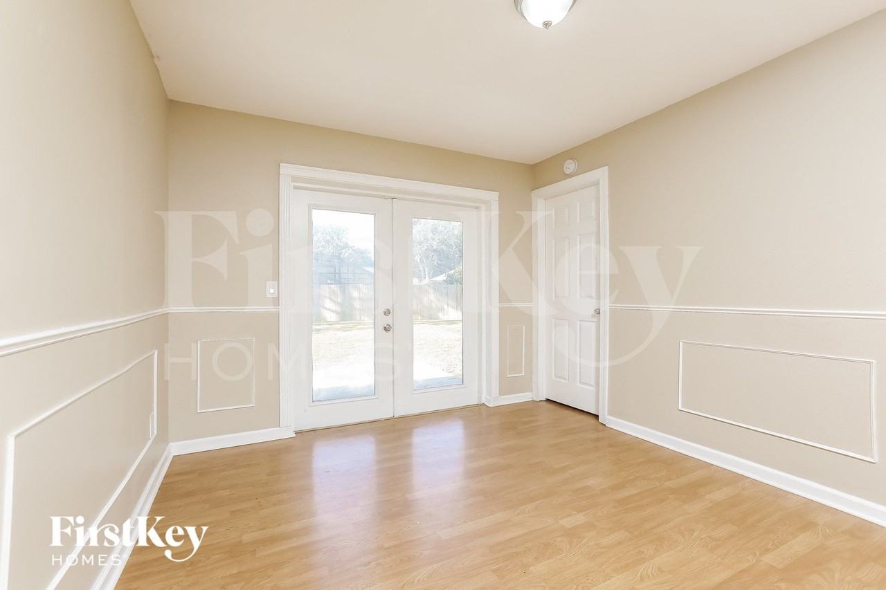 240 Donegal Ave - Photo 3 of 15