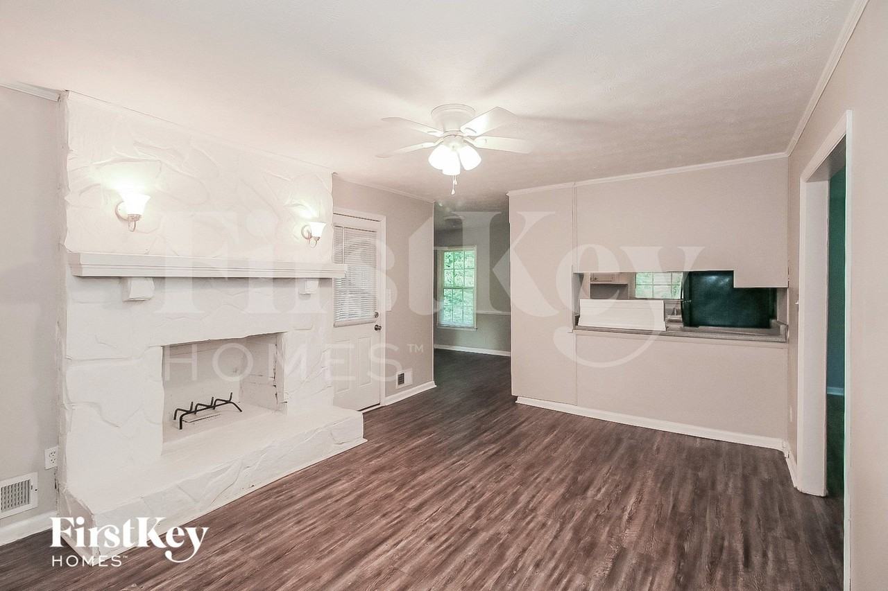 235 Sharon Dr - Photo 4 of 15