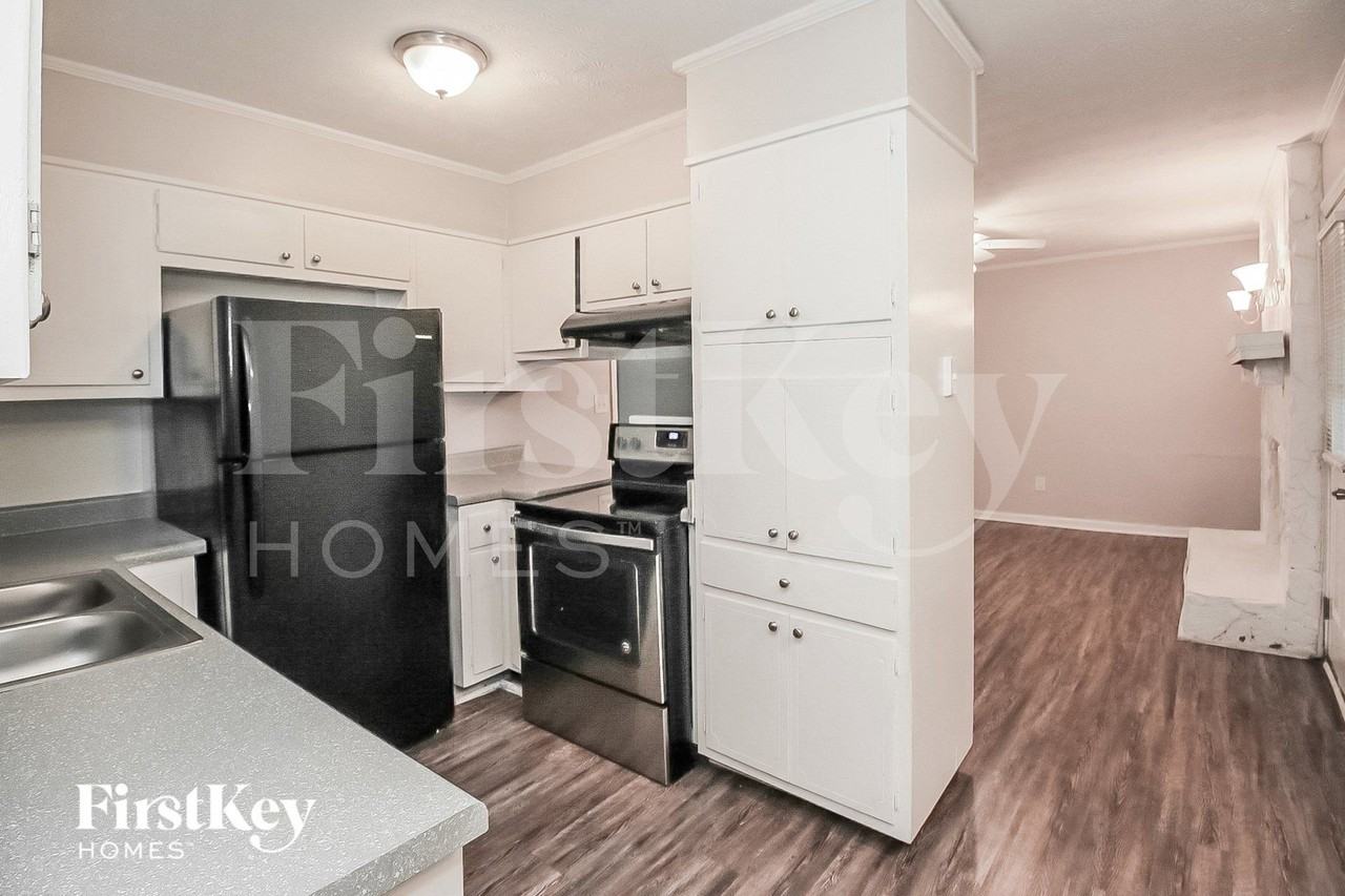 235 Sharon Dr - Photo 7 of 15