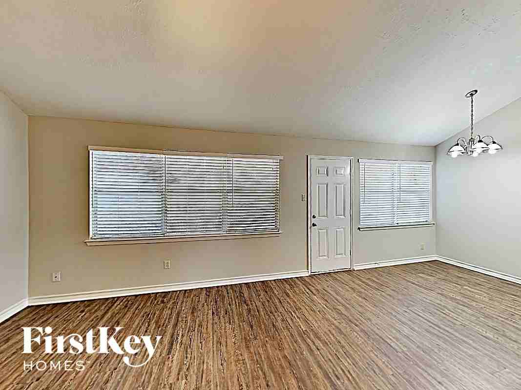 20327 Bridgedale Ln - Photo 3 of 13