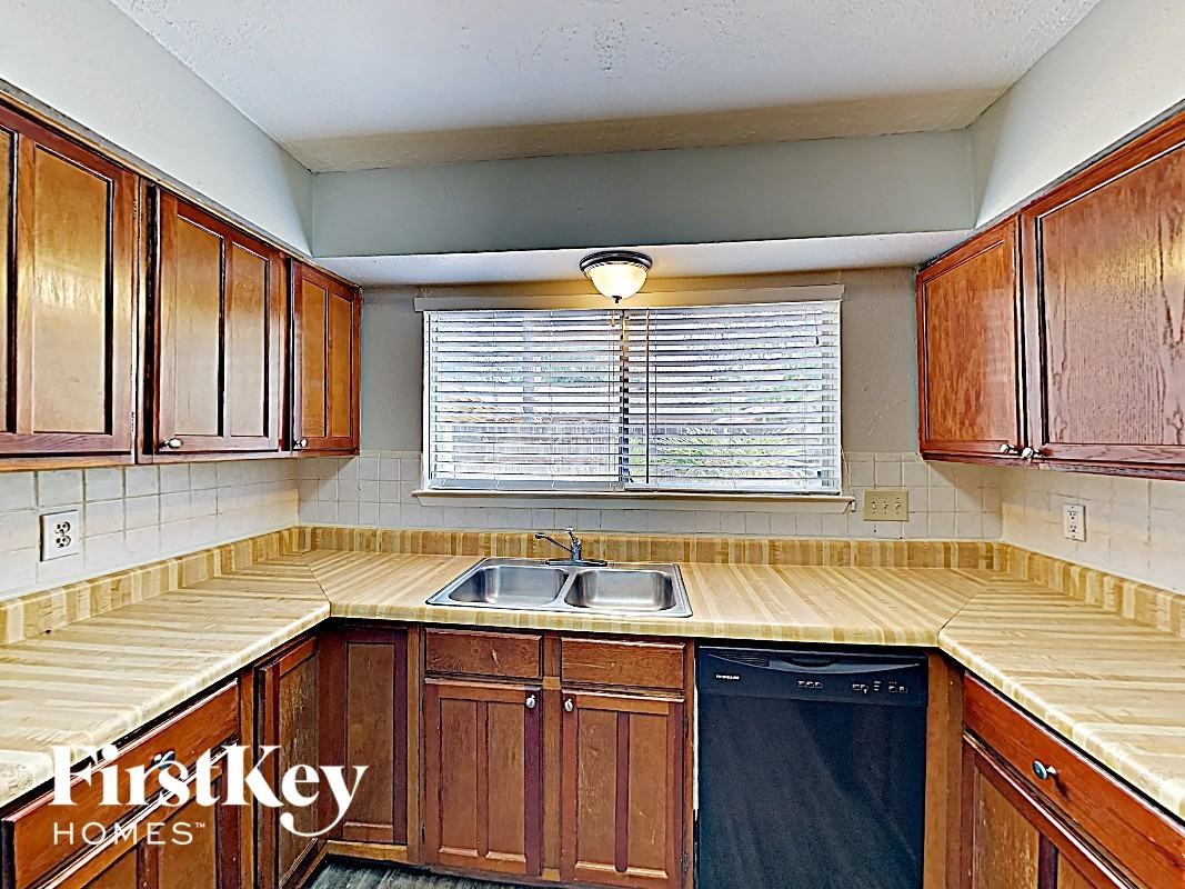 20327 Bridgedale Ln - Photo 5 of 13