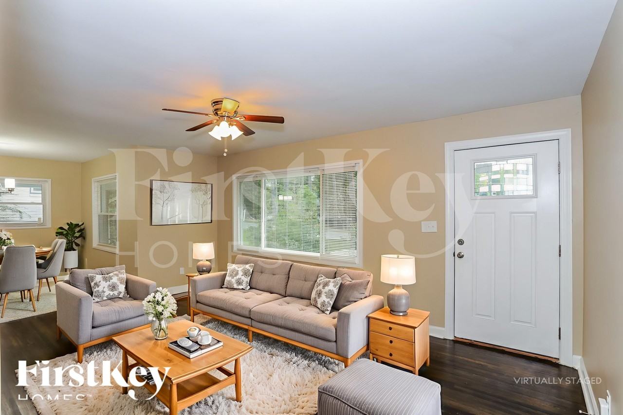 1855 Shamrock Dr - Photo 4 of 18