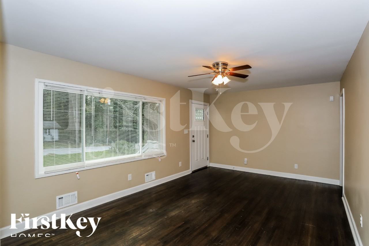 1855 Shamrock Dr - Photo 5 of 18