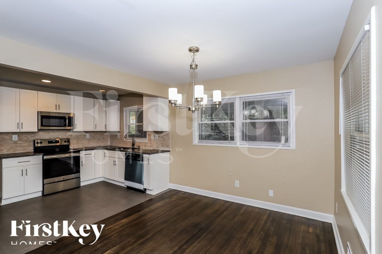 1855 Shamrock Dr - Photo 6 of 18