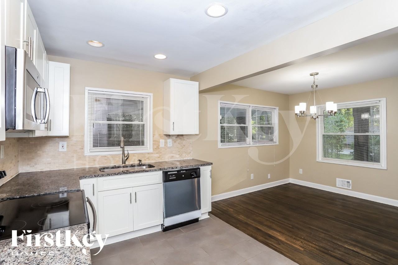 1855 Shamrock Dr - Photo 7 of 18