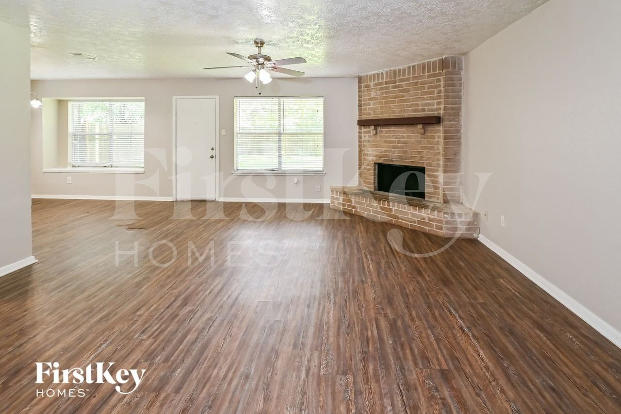 15823 Baybriar Dr - Photo 3 of 15