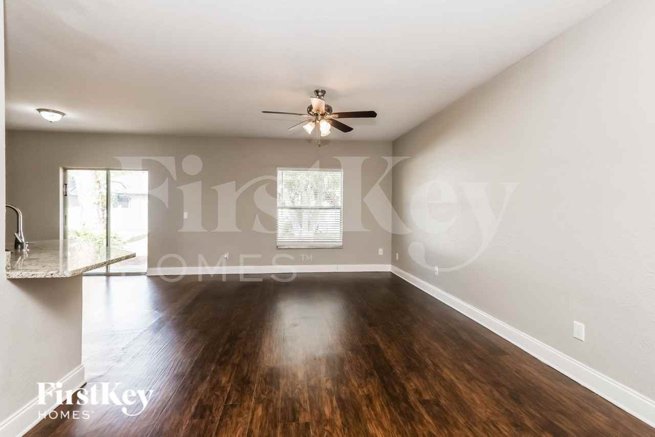 1553 S Cranberry Blvd - Photo 2 of 16