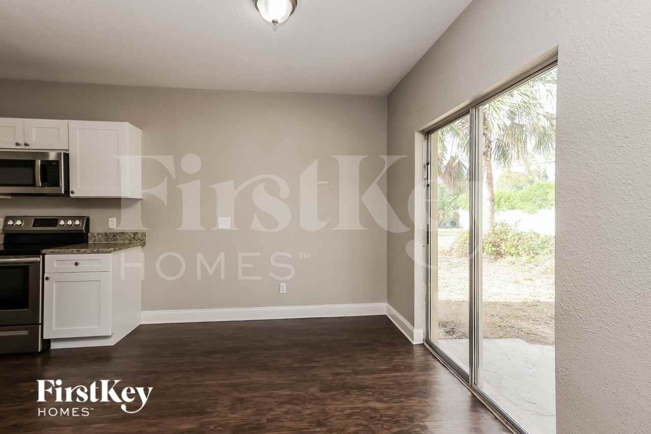 1553 S Cranberry Blvd - Photo 4 of 16