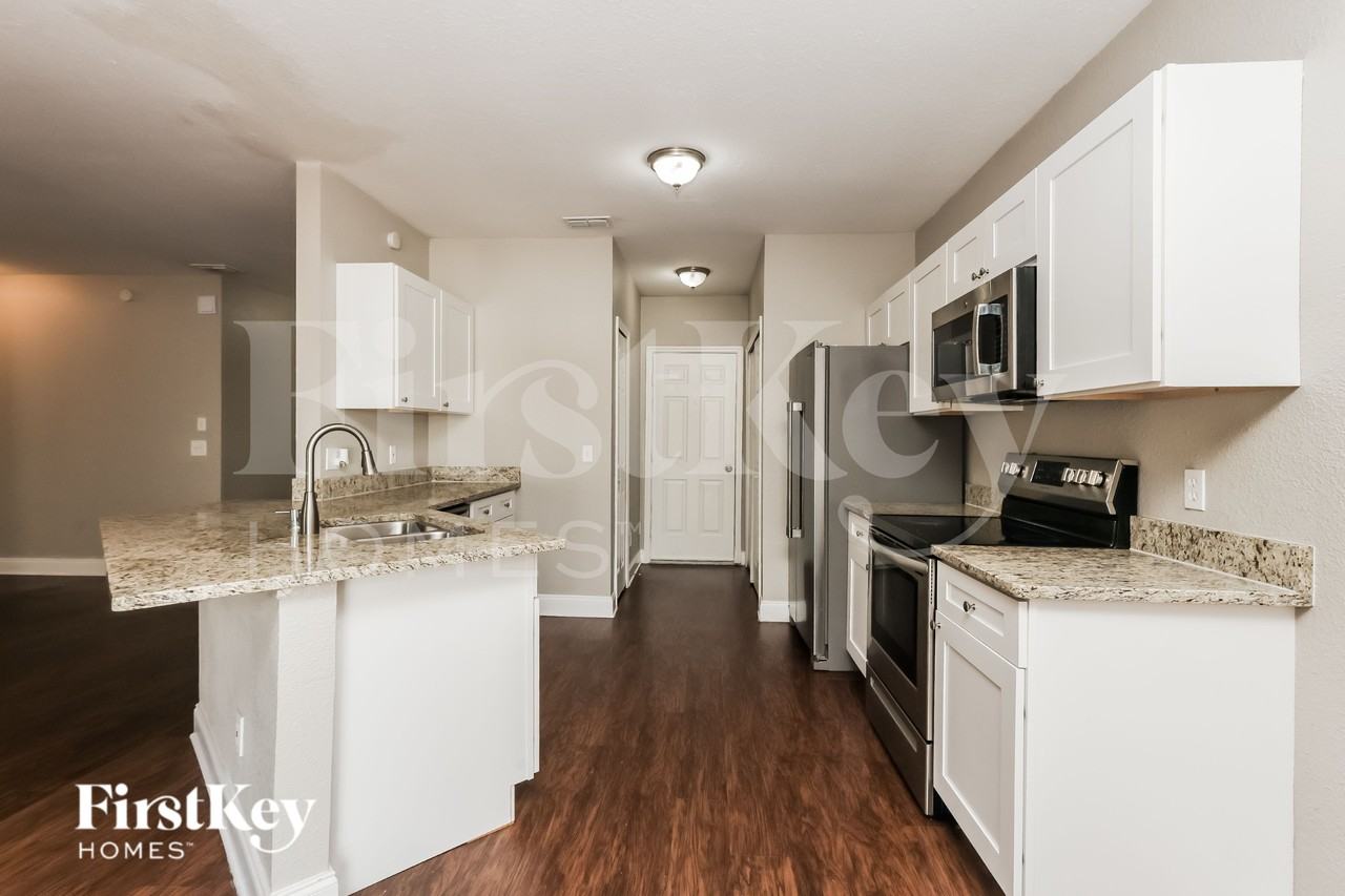 1553 S Cranberry Blvd - Photo 5 of 16