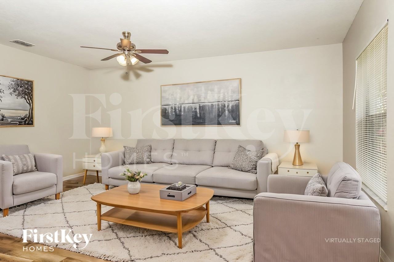 1523 S Cranberry Blvd - Photo 3 of 20