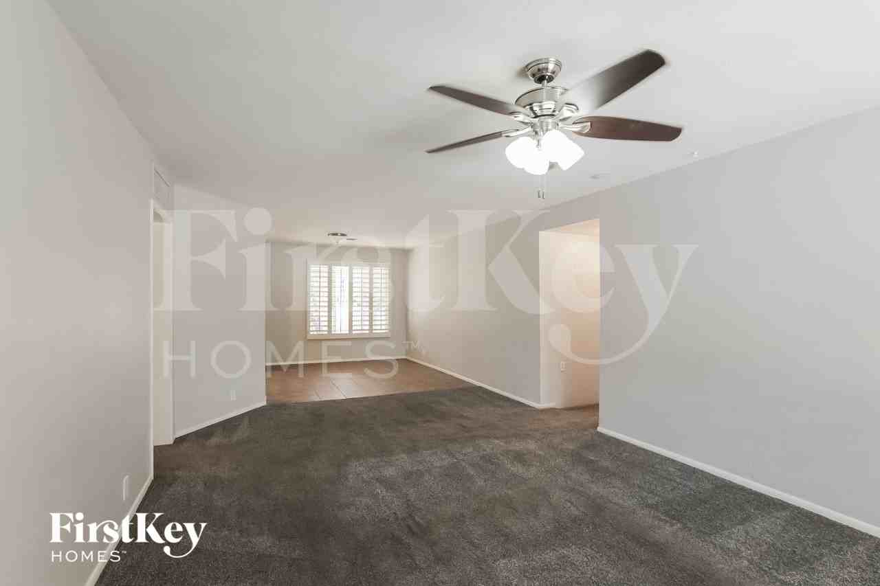 1357 W Sells Dr - Photo 2 of 15