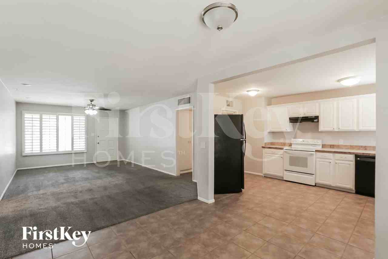 1357 W Sells Dr - Photo 3 of 15