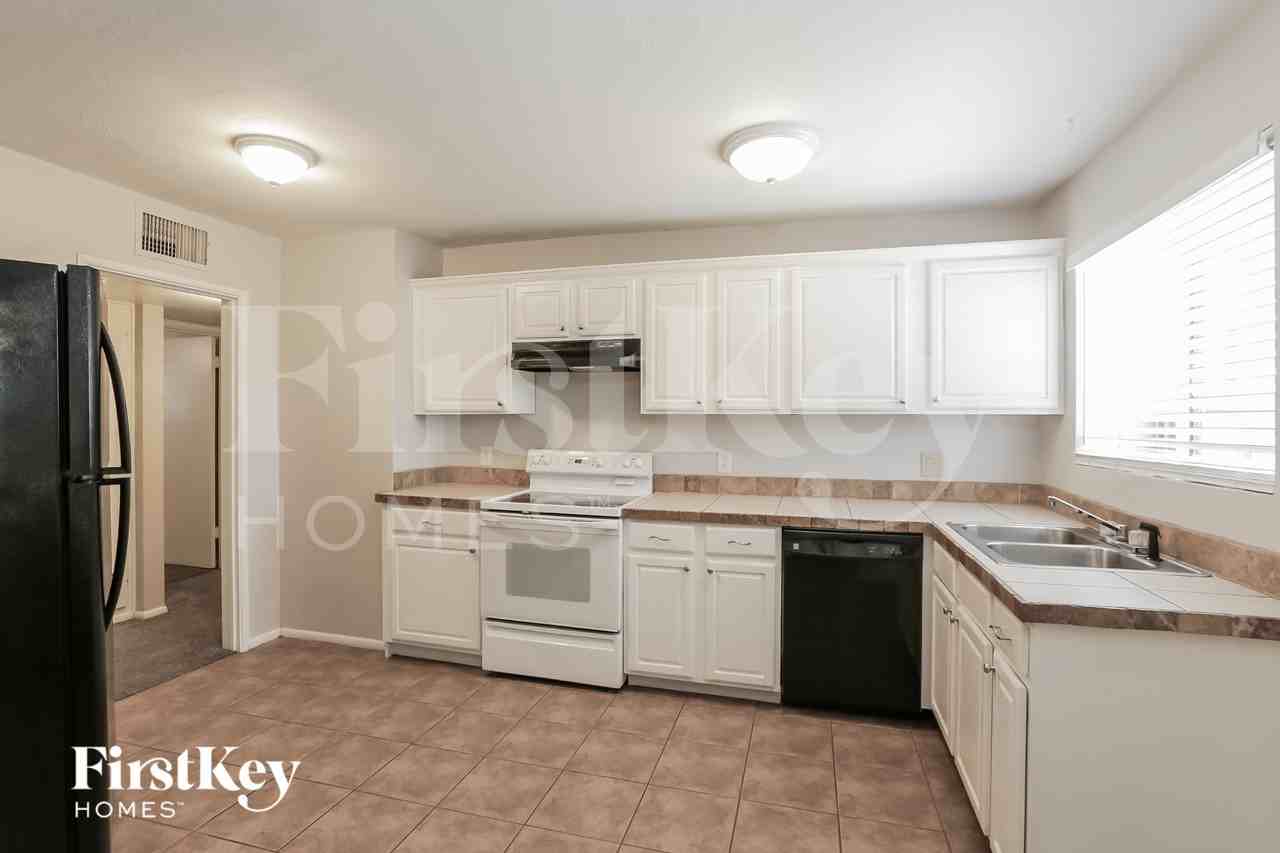 1357 W Sells Dr - Photo 5 of 15