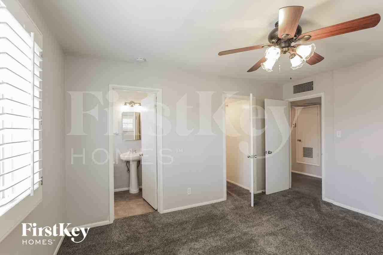 1357 W Sells Dr - Photo 6 of 15