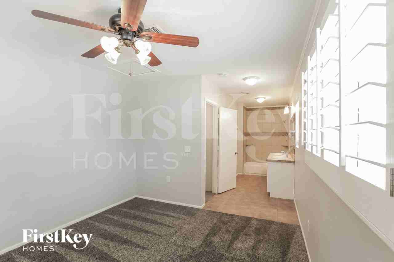 1357 W Sells Dr - Photo 7 of 15