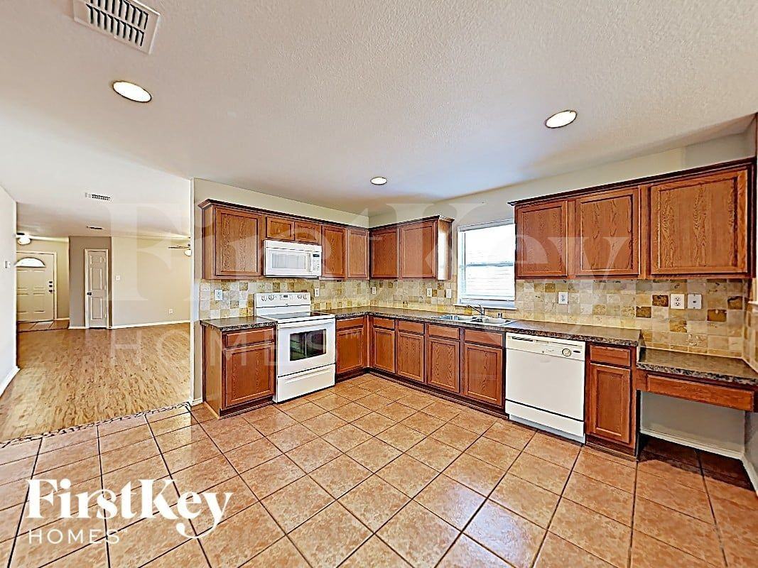 12640 Shady Cedar Dr - Photo 4 of 16