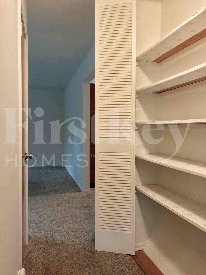 1222 Meadowbright Ln - Photo 5 of 21