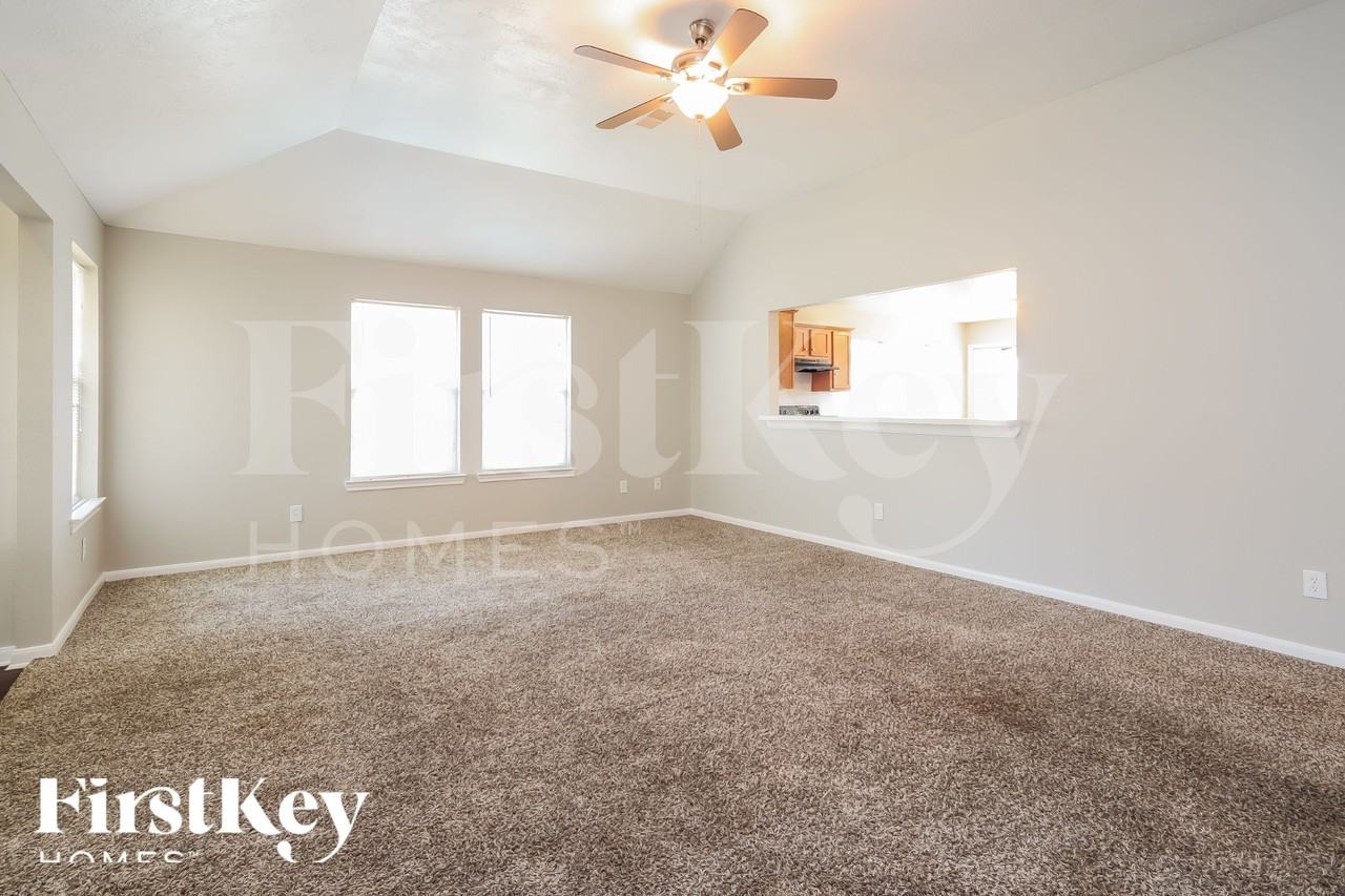 12207 Duane Ct - Photo 5 of 19
