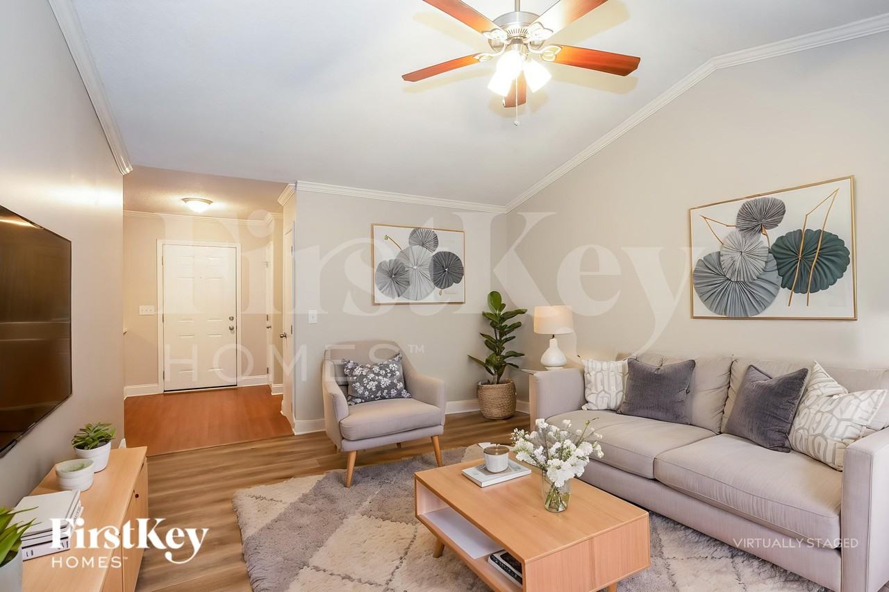 10017 Topeka Dr - Photo 4 of 19