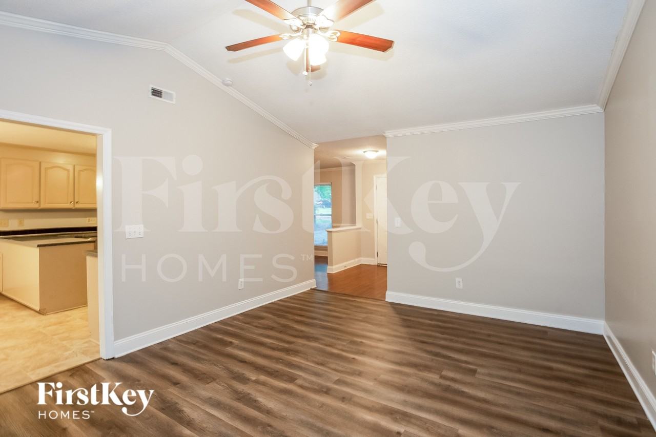 10017 Topeka Dr - Photo 5 of 19