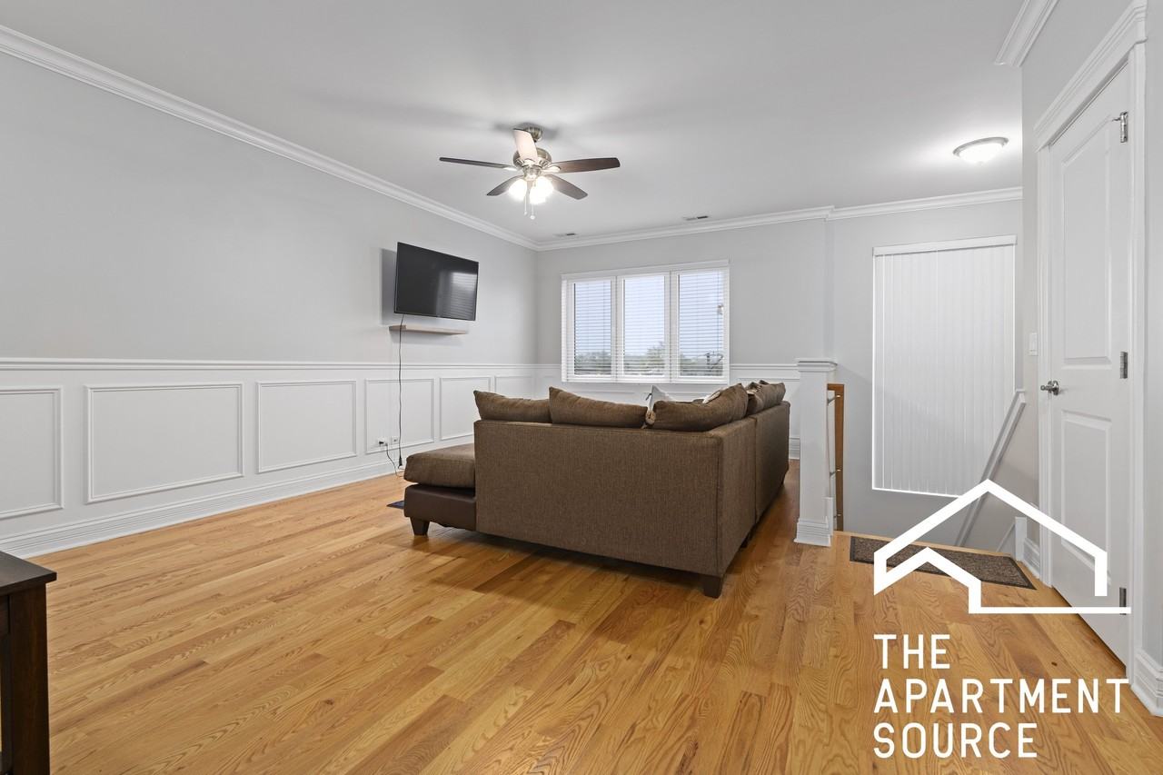 742 N Avers Ave #3 - Photo 2 of 10