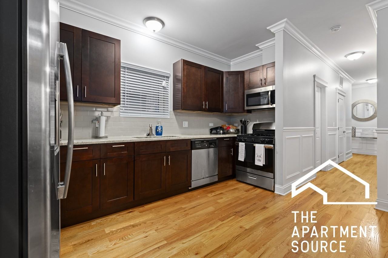 742 N Avers Ave #3 - Photo 3 of 10