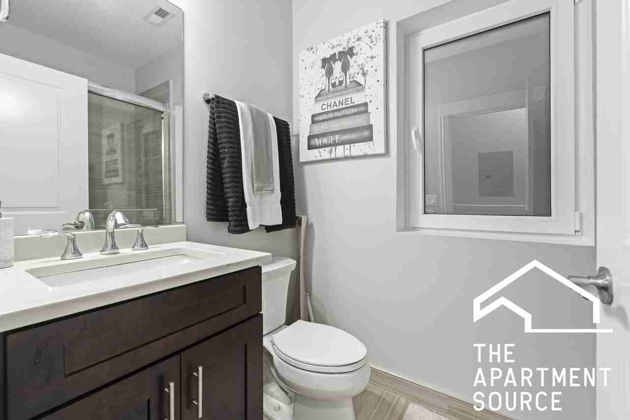 742 N Avers Ave #3 - Photo 5 of 10