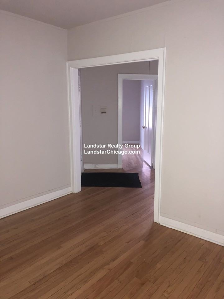 4265 W Addison St #1 - Photo 2 of 18