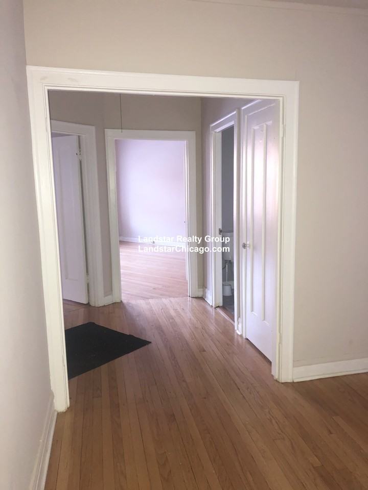 4265 W Addison St #1 - Photo 5 of 18