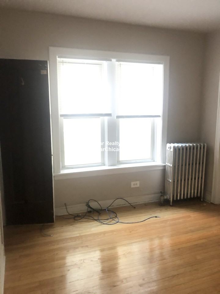 4265 W Addison St #1 - Photo 6 of 18