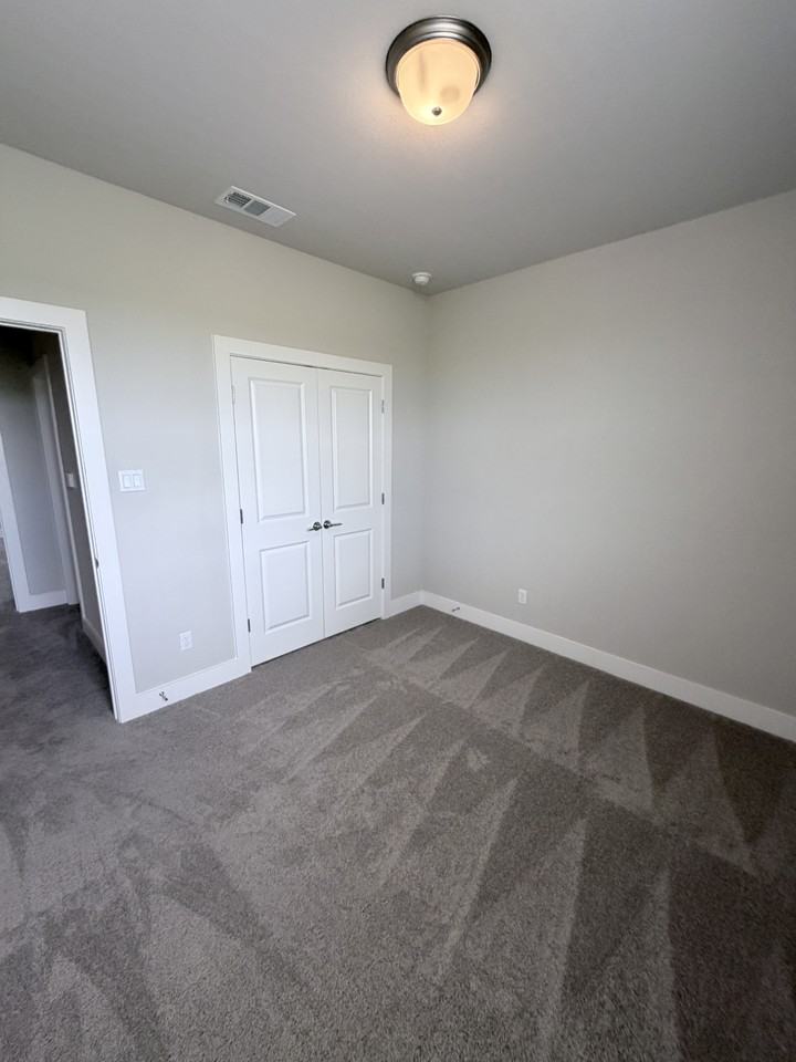 219 Pinnacle Ln - Photo 2 of 18