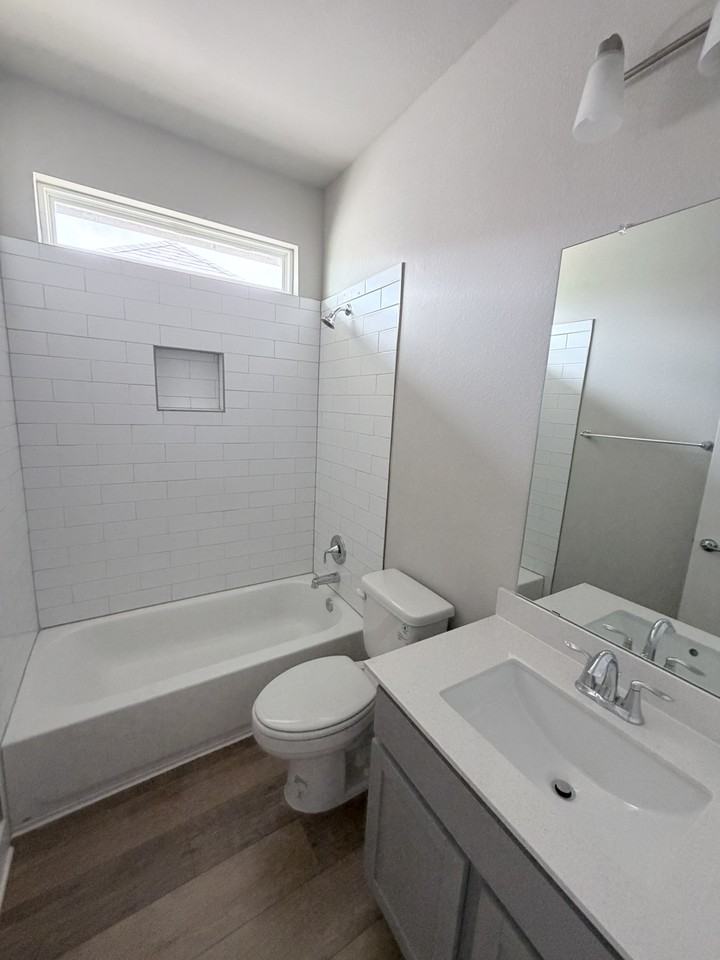 219 Pinnacle Ln - Photo 3 of 18