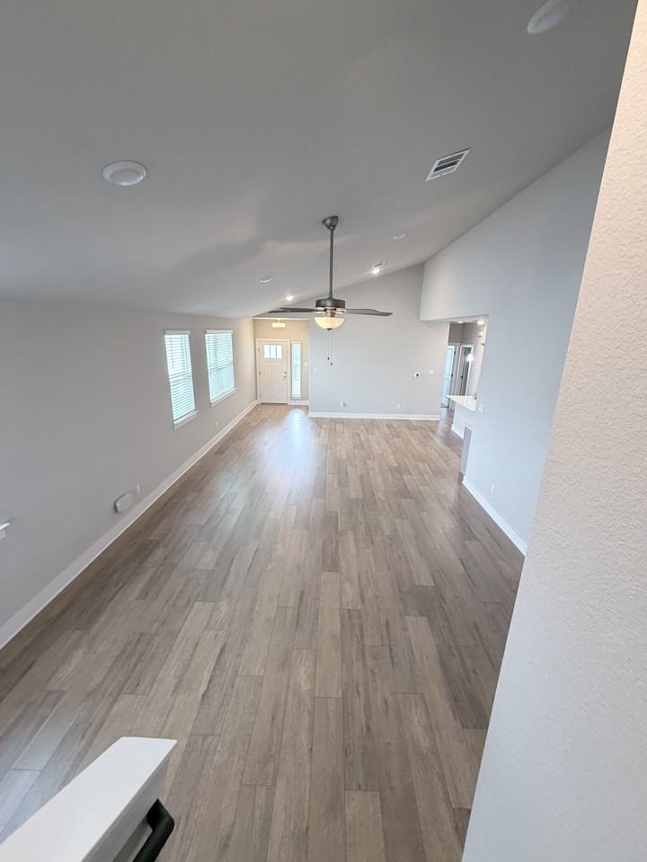 219 Pinnacle Ln - Photo 7 of 18