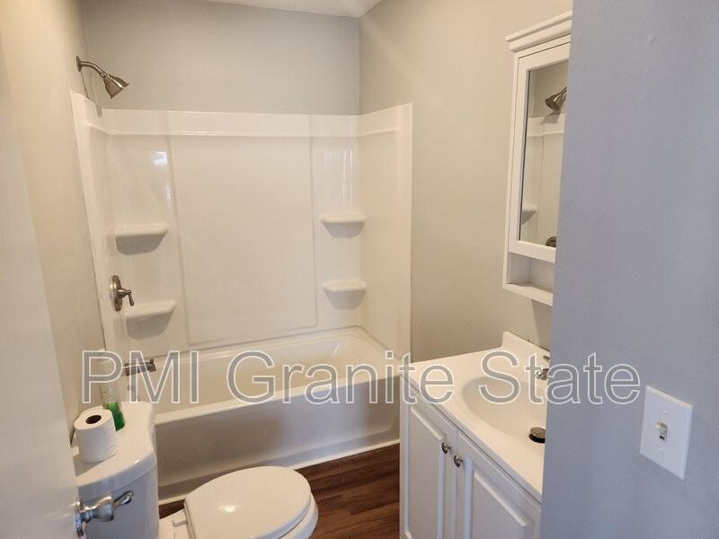 8B Beacon St #8B - Photo 5 of 6