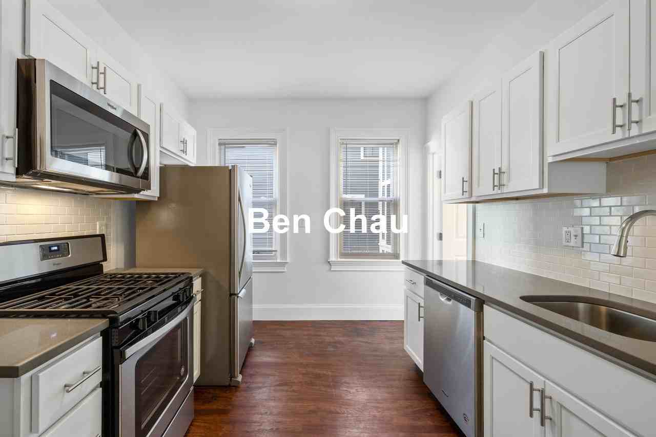 122 Columbia St #1B