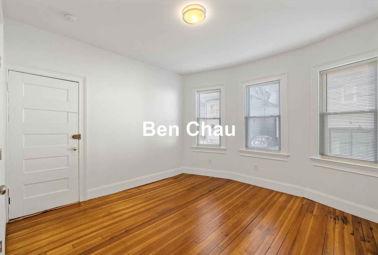 122 Columbia St #1B - Photo 3 of 13