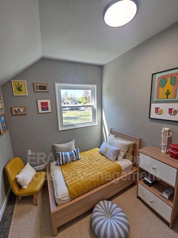 984 Exeter Rd - Photo 4 of 21