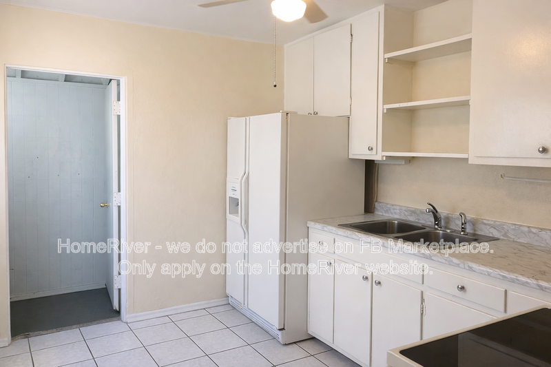 3220 W Paxton Ave - Photo 4 of 13