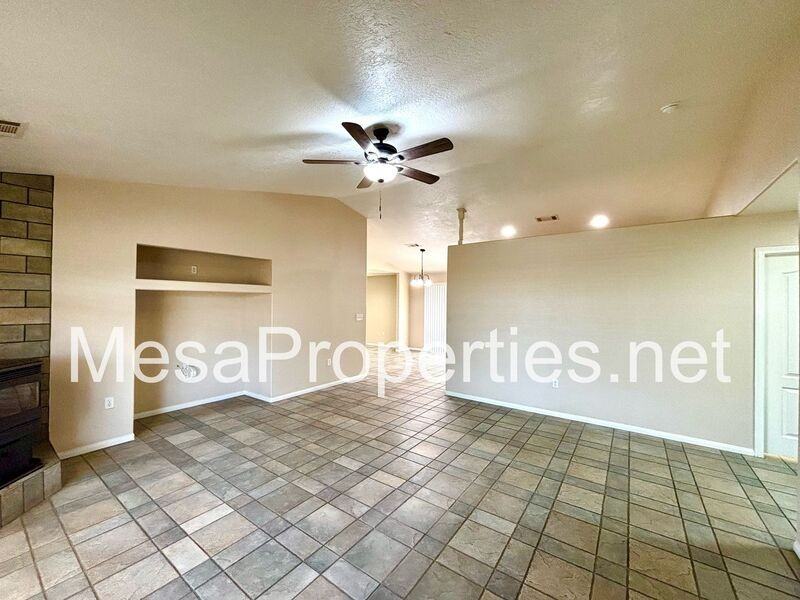 15601 Sultana St - Photo 4 of 29