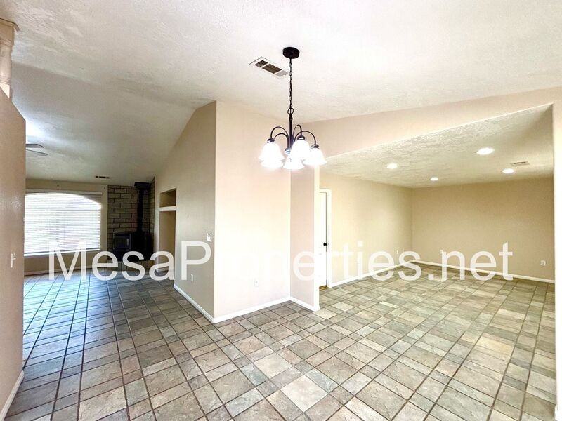 15601 Sultana St - Photo 6 of 29