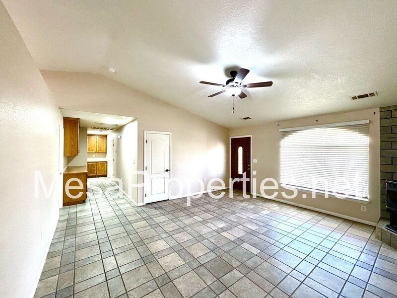 15601 Sultana St - Photo 7 of 29