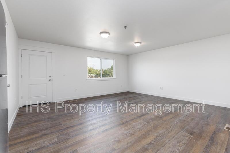 485 S 38th Ave #B208 - Photo 5 of 28