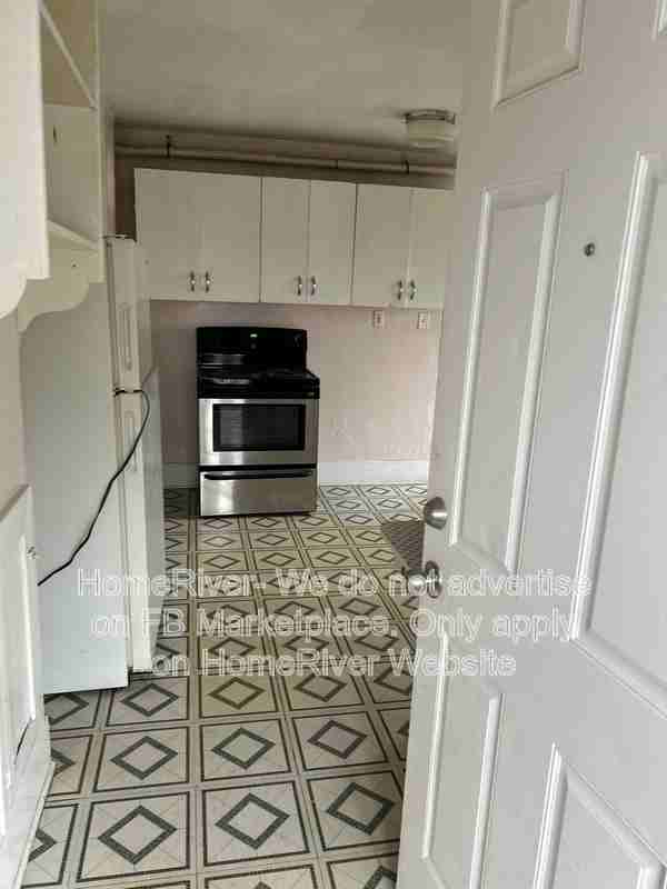 1212 N Cochran St - Photo 2 of 8