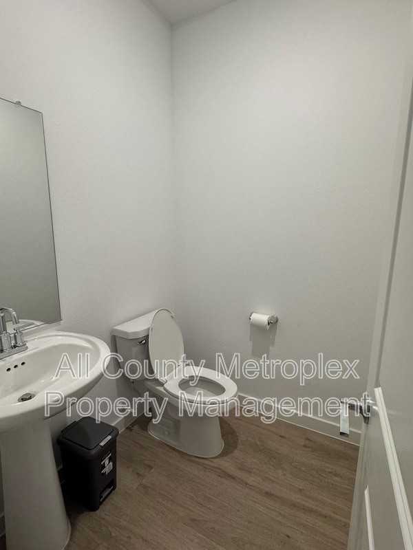 229 Invermore Dr - Photo 3 of 11