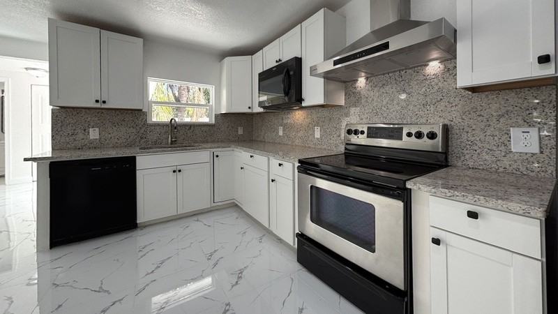 2712 60th Ave N - Photo 3 of 22