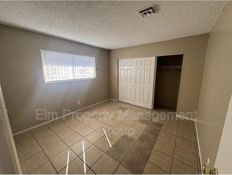 2505 Cedar Ave - Photo 3 of 4